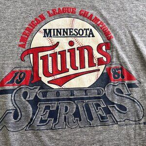 Vintage 1987 Sneakers Minnesota Twins 1987 World Series T Shirt Mens S Wmns L